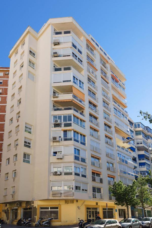 Апартаменты Lu&Cia Malaga Skyline Экстерьер фото